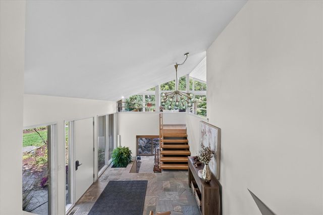 3265 N Maple Road, Ann Arbor, MI 48105
