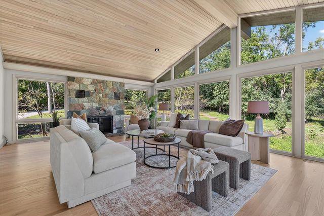 3265 N Maple Road, Ann Arbor, MI 48105