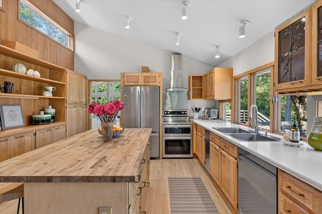 3265 N Maple Road, Ann Arbor, MI 48105