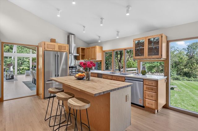 3265 N Maple Road, Ann Arbor, MI 48105