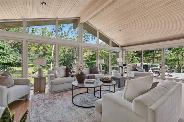 3265 N Maple Road, Ann Arbor, MI 48105