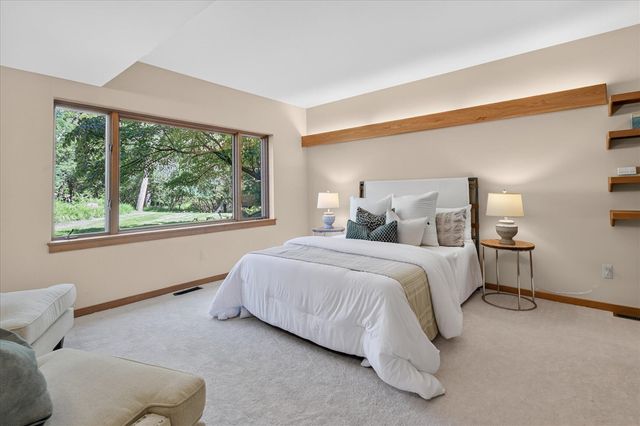 3265 N Maple Road, Ann Arbor, MI 48105
