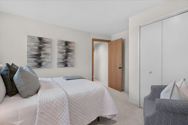 3265 N Maple Road, Ann Arbor, MI 48105