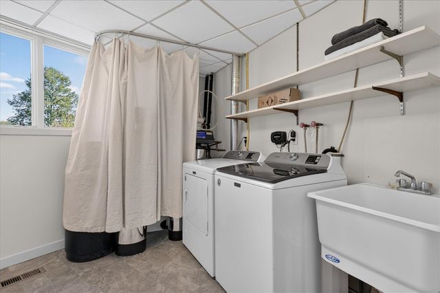 3265 N Maple Road, Ann Arbor, MI 48105