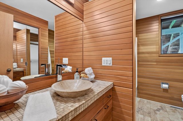 3265 N Maple Road, Ann Arbor, MI 48105