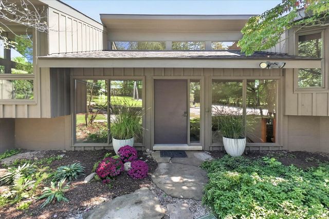 3265 N Maple Road, Ann Arbor, MI 48105