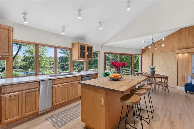 3265 N Maple Road, Ann Arbor, MI 48105