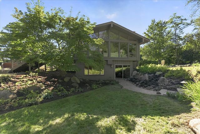 3265 N Maple Road, Ann Arbor, MI 48105