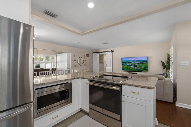 2907 VINE STREET, Orlando, FL 32806