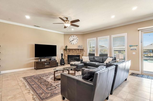 10819 E Fountain View, Clovis, CA 93619