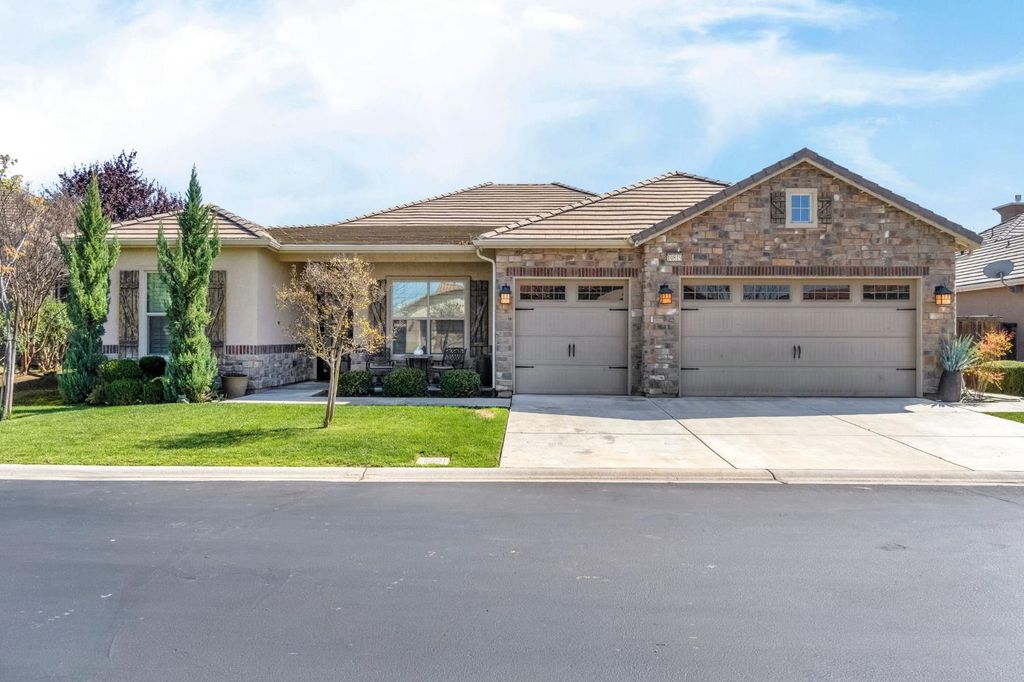 10819 E Fountain View, Clovis, CA 93619