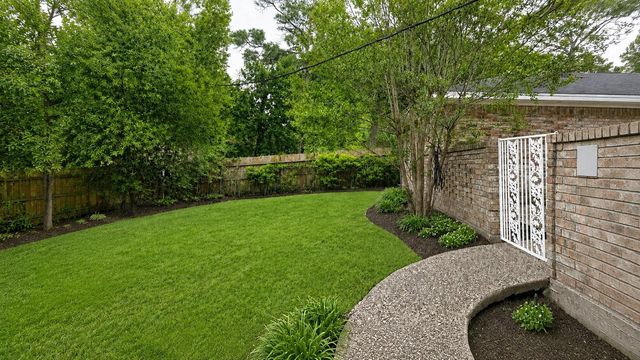 401 Shadywood Circle, Conroe, TX 77304
