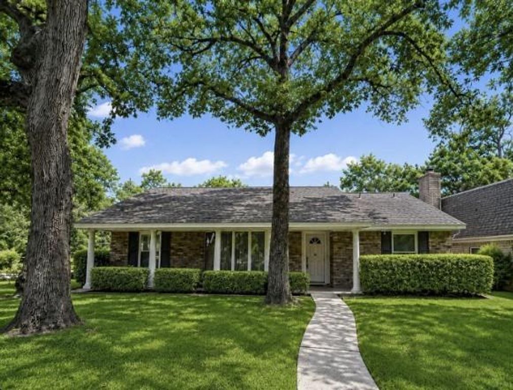 401 Shadywood Circle, Conroe, TX 77304
