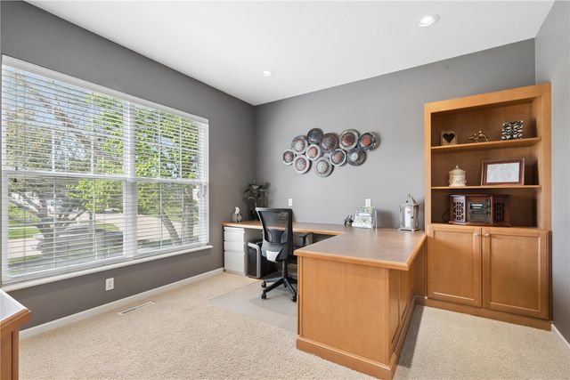 2470 Wolf Run, Hiawatha, IA 52233