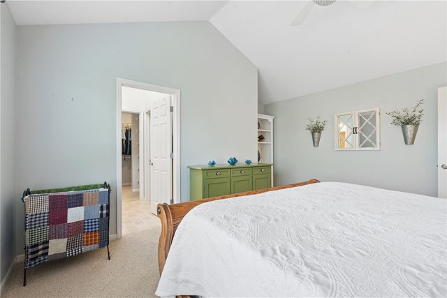 2470 Wolf Run, Hiawatha, IA 52233