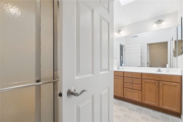 2470 Wolf Run, Hiawatha, IA 52233