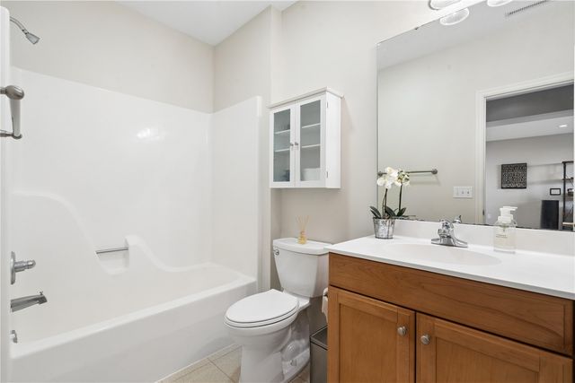 2470 Wolf Run, Hiawatha, IA 52233