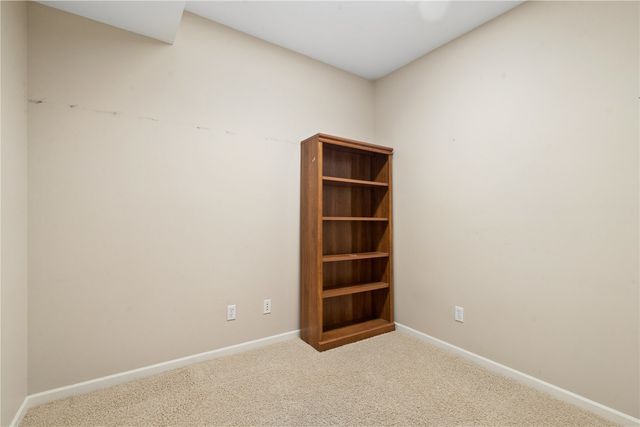 2470 Wolf Run, Hiawatha, IA 52233