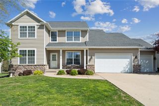 2470 Wolf Run, Hiawatha, IA 52233
