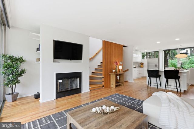 11510 MAPLE RIDGE RD, Reston, VA 20190