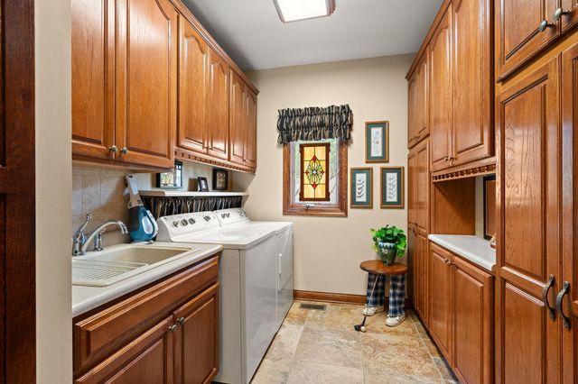 1630 Chalone Court, Crown Point, IN 46307