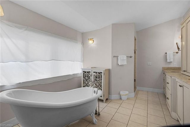 1543 San Carlos Bay DR, Sanibel, FL 33957