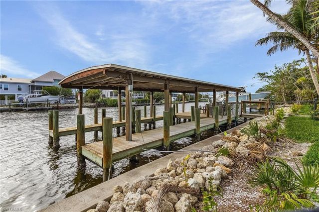 1543 San Carlos Bay DR, Sanibel, FL 33957