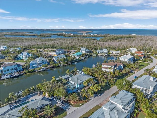 1543 San Carlos Bay DR, Sanibel, FL 33957