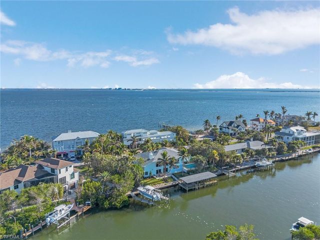 1543 San Carlos Bay DR, Sanibel, FL 33957