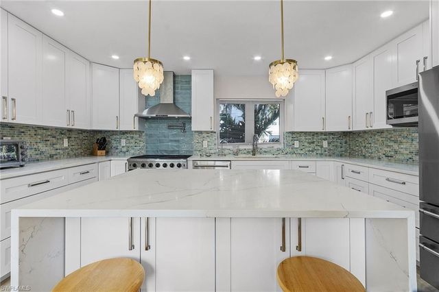 1543 San Carlos Bay DR, Sanibel, FL 33957