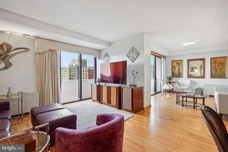 4141 N HENDERSON RD #611, Arlington, VA 22203