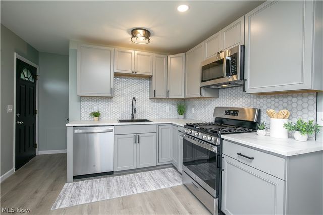 3816 Root Avenue NE, Canton, OH 44705