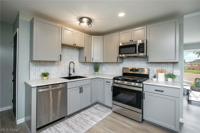 3816 Root Avenue NE, Canton, OH 44705