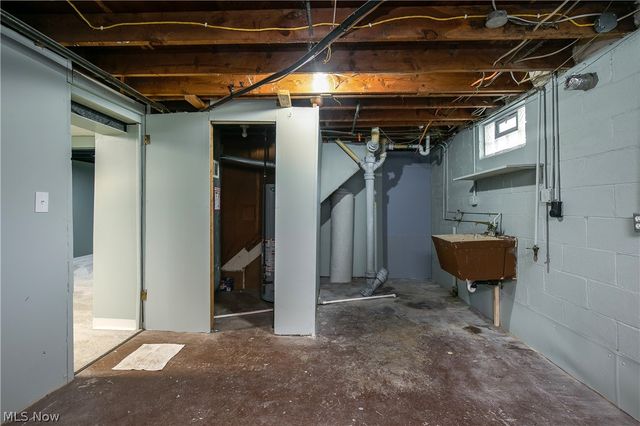 3816 Root Avenue NE, Canton, OH 44705