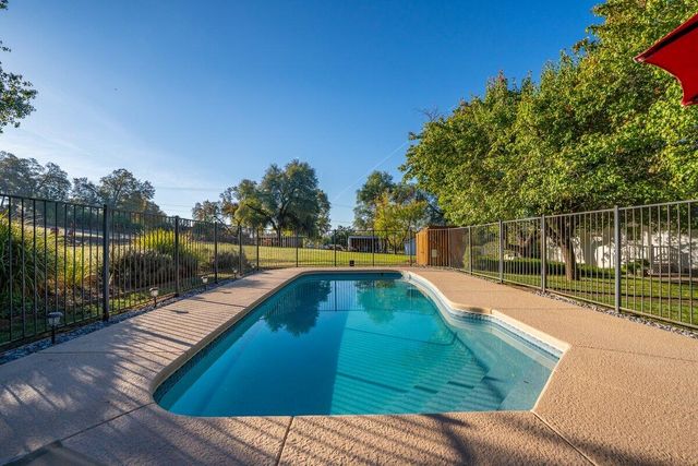 12269 Dry Creek Road, Bella Vista, CA 96008