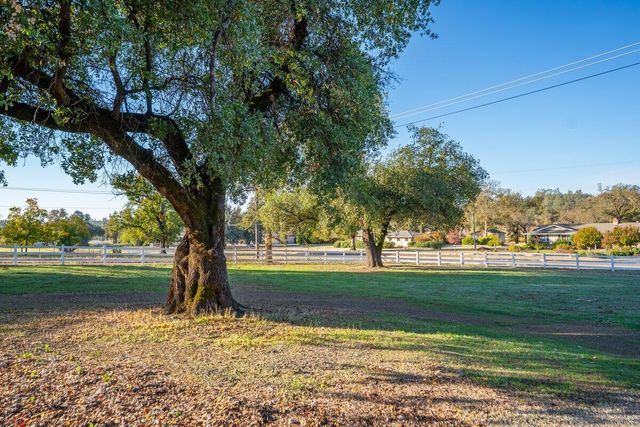 12269 Dry Creek Road, Bella Vista, CA 96008