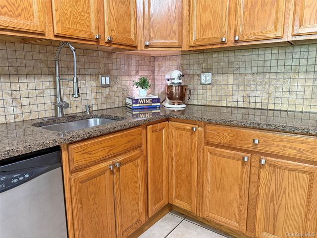 66 Omni Parc Drive, Nanuet, NY 10954