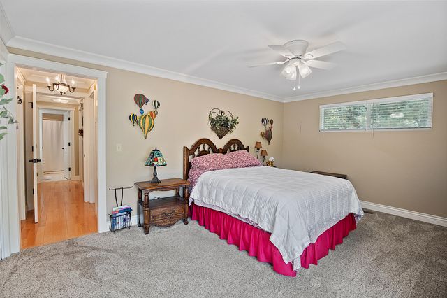627 Carriage Road, Grants Pass, OR 97526
