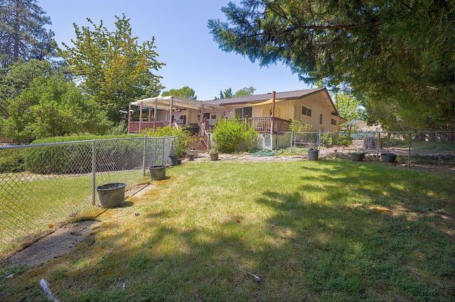 627 Carriage Road, Grants Pass, OR 97526