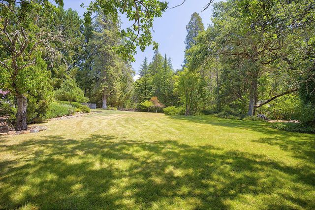 627 Carriage Road, Grants Pass, OR 97526