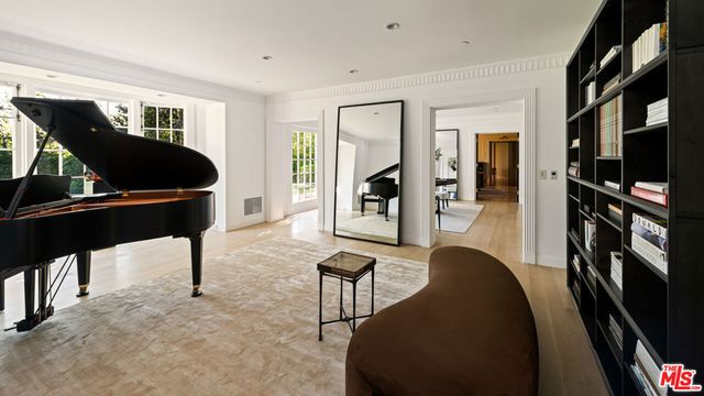 111 N Mapleton Drive, Los Angeles, CA 90077