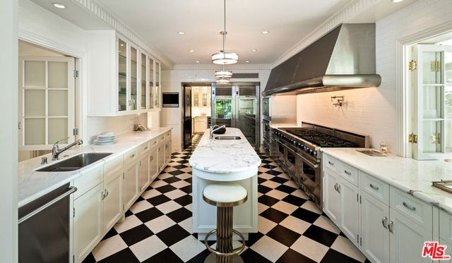 111 N Mapleton Drive, Los Angeles, CA 90077