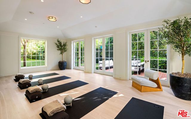 111 N Mapleton Drive, Los Angeles, CA 90077