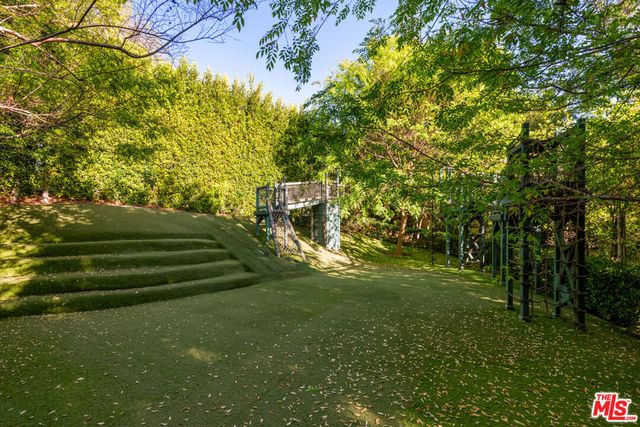 111 N Mapleton Drive, Los Angeles, CA 90077