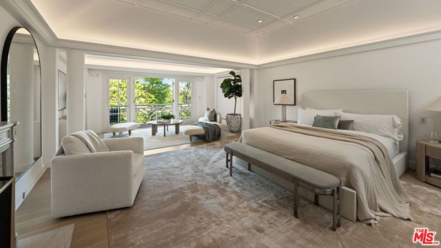 111 N Mapleton Drive, Los Angeles, CA 90077