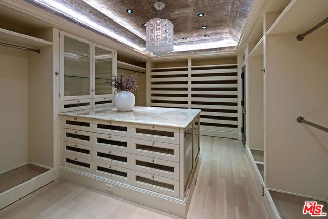 111 N Mapleton Drive, Los Angeles, CA 90077