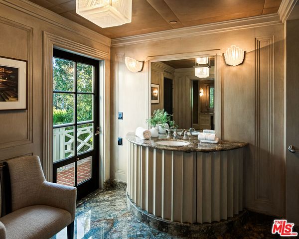 111 N Mapleton Drive, Los Angeles, CA 90077