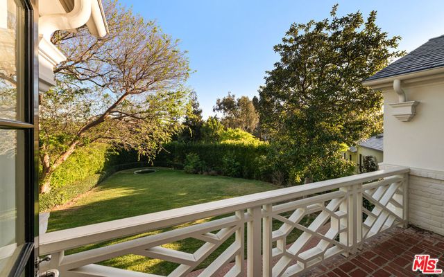 111 N Mapleton Drive, Los Angeles, CA 90077