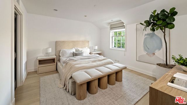 111 N Mapleton Drive, Los Angeles, CA 90077