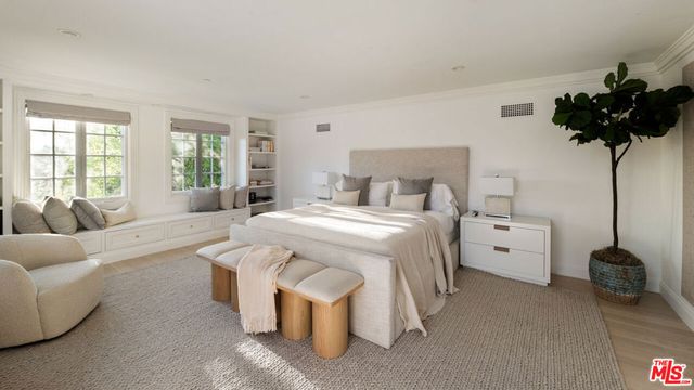 111 N Mapleton Drive, Los Angeles, CA 90077